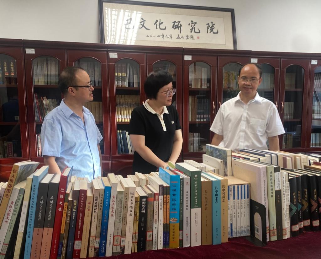 省社科联党组副书记于丽一行来校调研指导社科工作